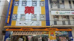ドラックストア　マツモトキヨシ 鴫野駅前店（ドラッグストア）まで496m