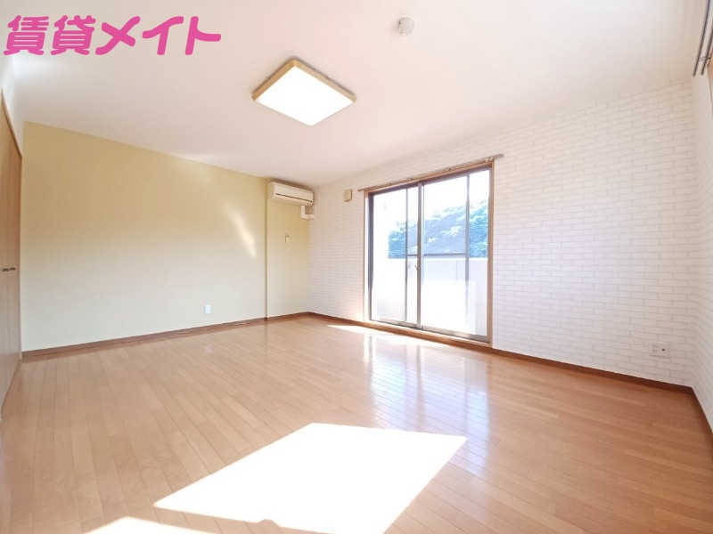 居室・リビング　同物件別部屋写真