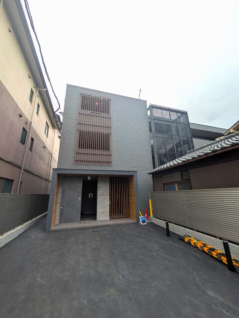 建物外観　（竣工前）外観