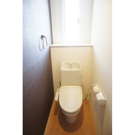 トイレ　温水洗浄便座付きで冬も快適です♪