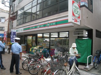 コンビニ　ローソンストア100新丸子西口店（コンビニ）まで85m