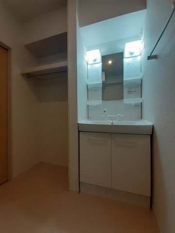 洗面設備　使いやすい洗面所です