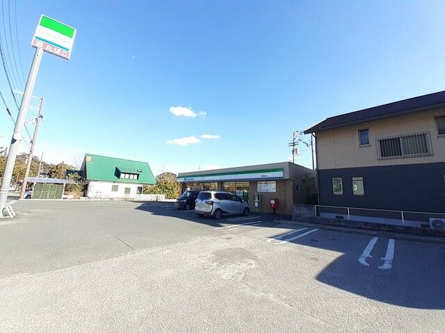 コンビニ　ファミリーマート 高知蒔絵台店（コンビニ）まで750m