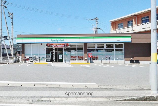 コンビニ　ファミリーマート西須賀店（コンビニ）まで72m