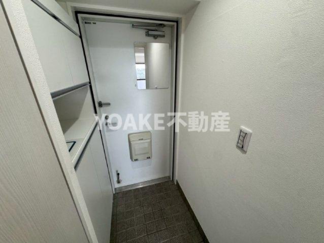 玄関　別号室の写真となります。現況優先