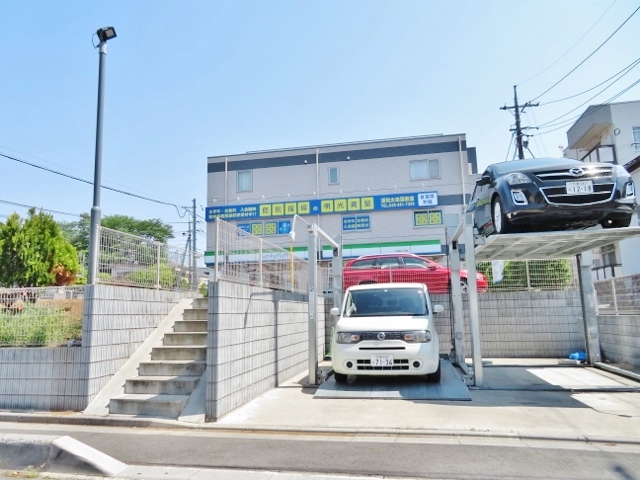 コンビニ　ファミリーマート 太田窪二丁目店（コンビニ）まで680m