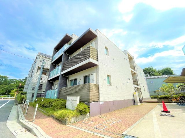 建物外観　明るい外観です。
