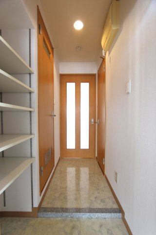 玄関　参考写真です。現況優先。
