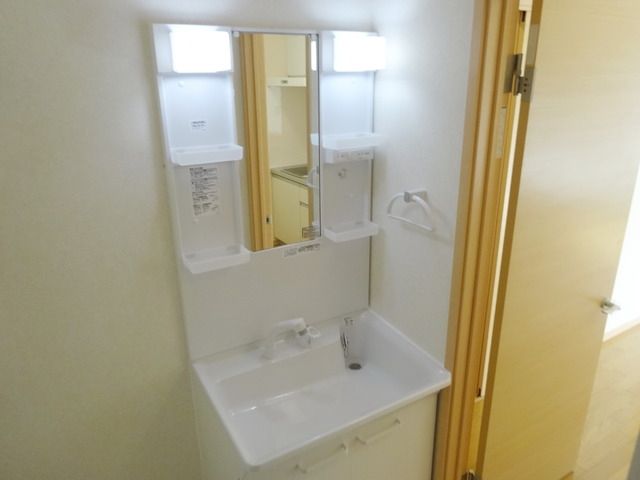 洗面設備　同物件別部屋写真