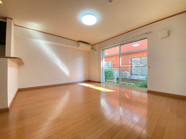 居室・リビング　別号室の画像です。ご参考下さい