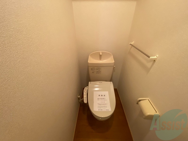 トイレ　嬉しいウォシュレット機能付きです。シャワートイレは便利ですね