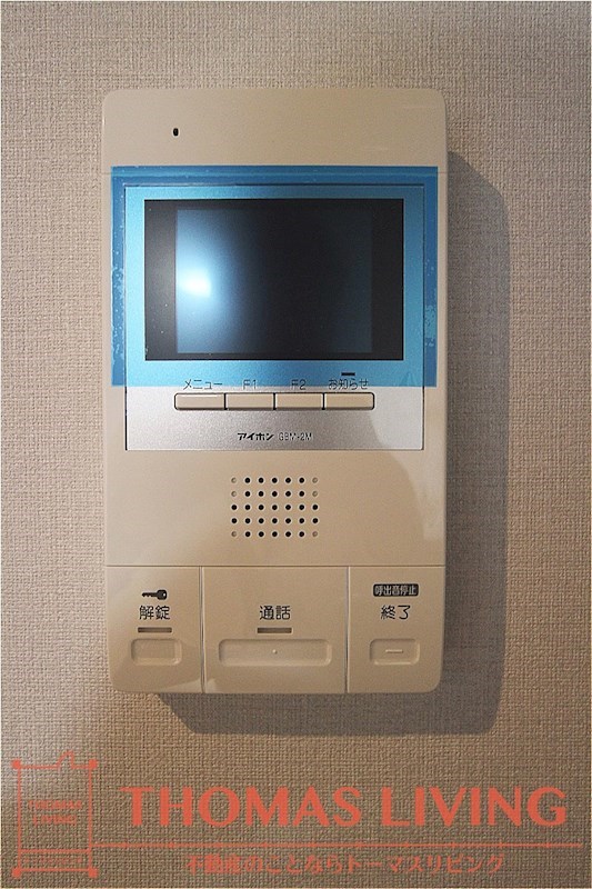 セキュリティ　相手のお顔も見えて安心のTV付きインターホンが付いております