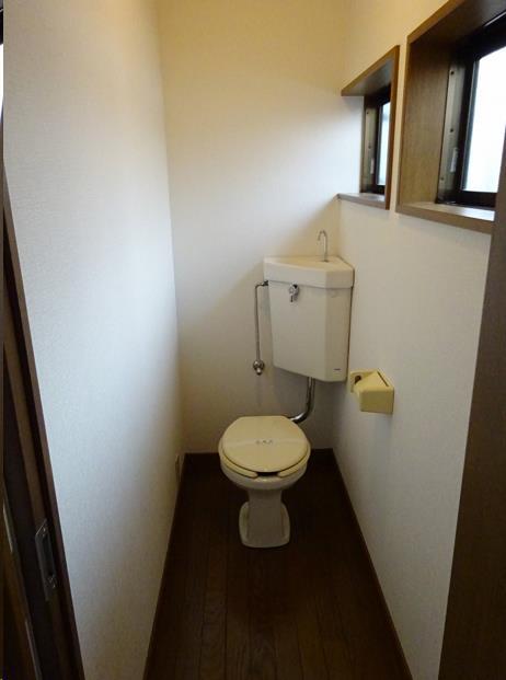 村田平屋貸家のトイレ写真
