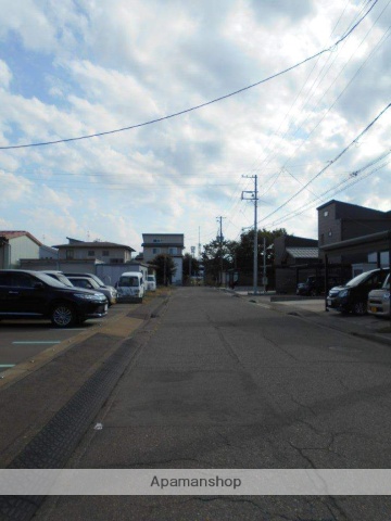 その他　前面道路（その他）まで0m