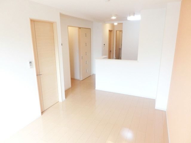 居室・リビング　白基調にした明るいお部屋です。
