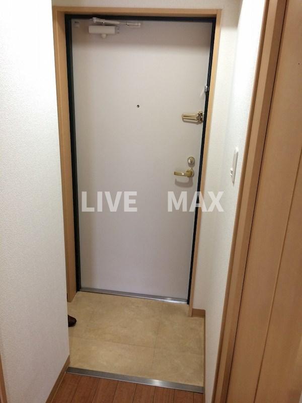 玄関　※別部屋のお写真になります