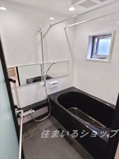 バス・シャワールーム　追い焚き・浴室暖房乾燥機・窓あり