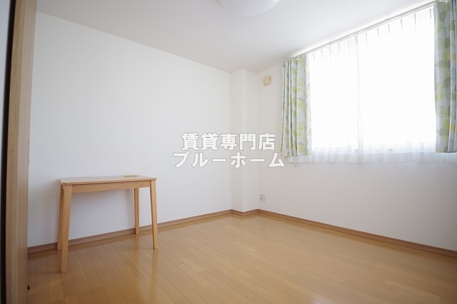 その他　別角度からの洋室です！