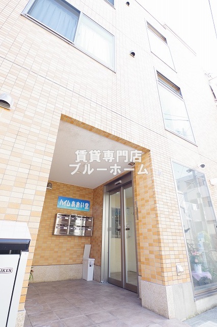 建物外観　エレベーター付きの3階建てマンションになります！