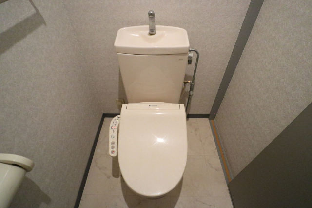 トイレ　別号室の写真です