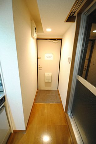 玄関　お電話でお問合せのお客様を対象に初期費用割引中。