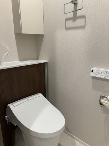 トイレ　ウォシュレット付き