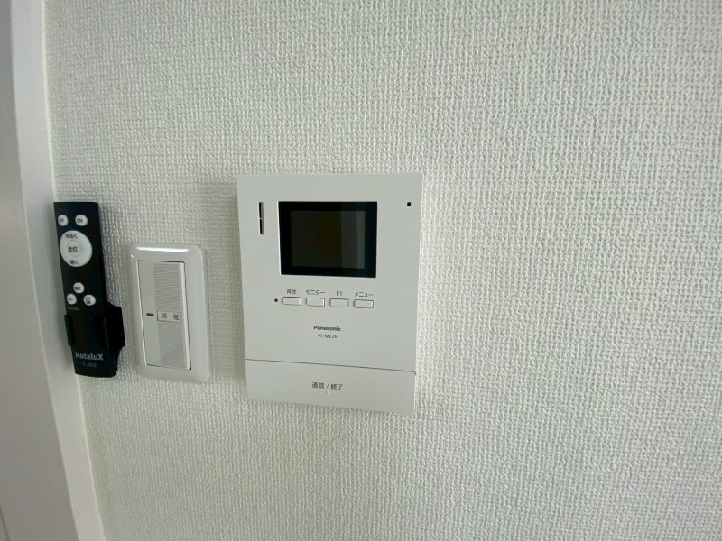 セキュリティ　ＴＶモニター付インターホンです。来客者の顔が見えるので安心！