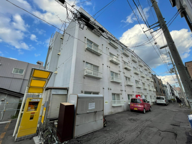 建物外観　札幌市中央区南７条西「ロイヤルパーク８・１２」
