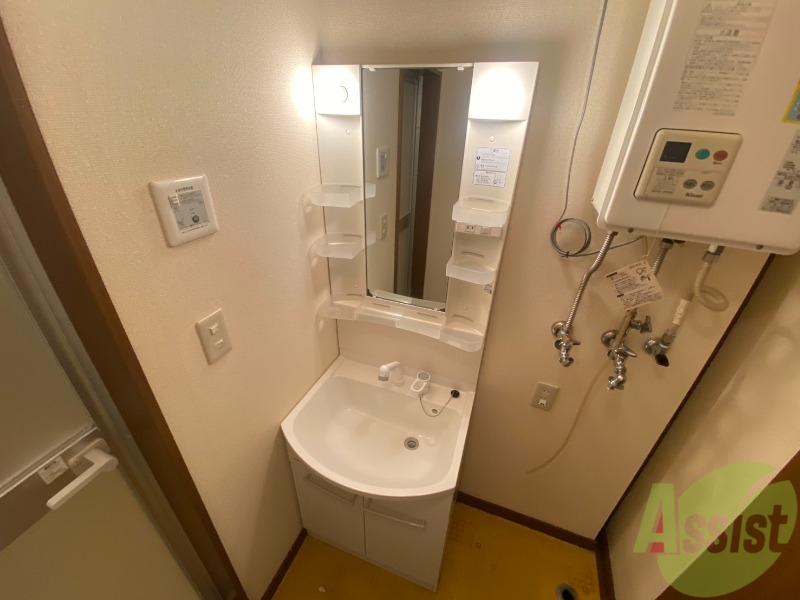 洗面設備　シャンプードレッサー。身支度はここでばっちりですね。