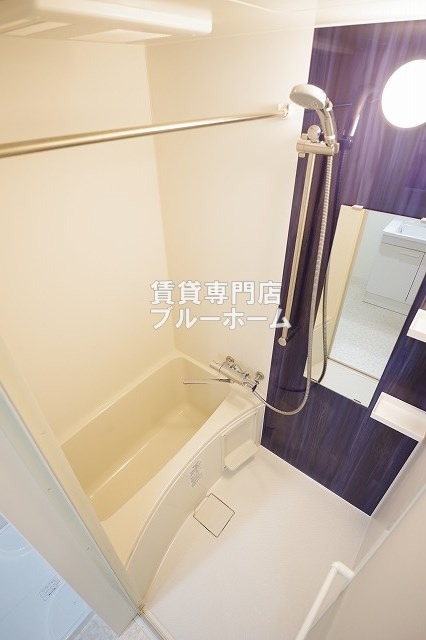バス・シャワールーム　明るいバスルーム！