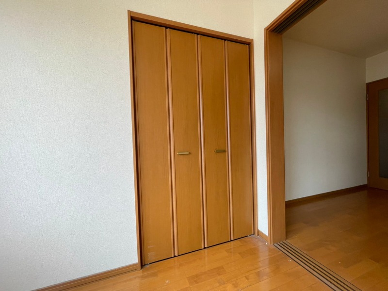 収納　寝室の収納です。部屋がすっきり片付きます。