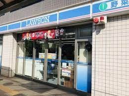 コンビニ　ローソン本蓮沼駅前店（コンビニ）まで200m