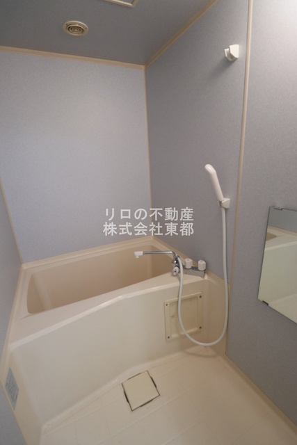バス・シャワールーム　清潔感のある浴室で、１日の疲れを癒しリラックスできます。