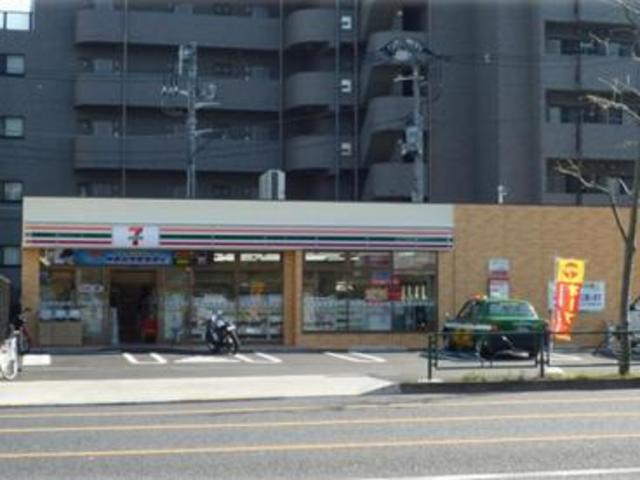 コンビニ　セブンイレブン新宿下落合駅北店（コンビニ）まで90m