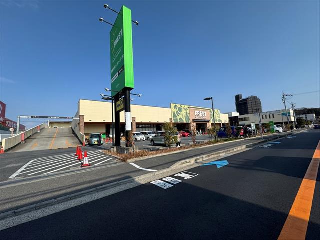 スーパー　フレスト長尾店（スーパー）まで902m