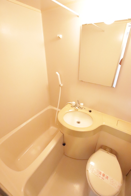 バス・シャワールーム　トイレと同室のお風呂です♪