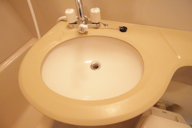 洗面設備　バス、トイレ同室の洗面所です♪