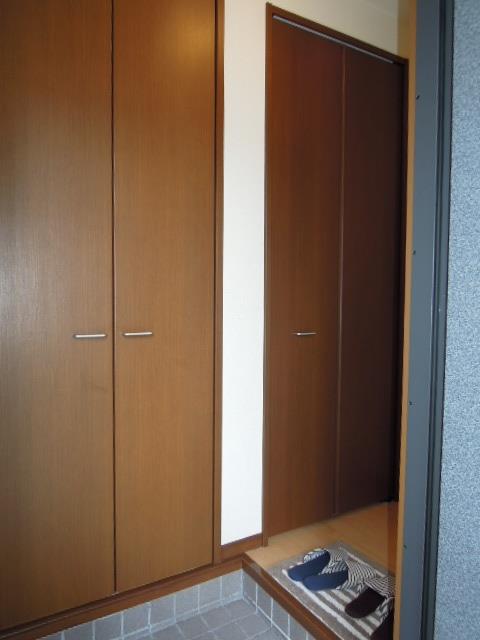 玄関　イメージ写真（１階のお部屋の写真です）