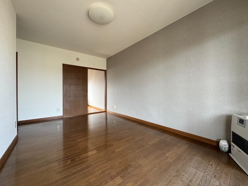 居室・リビング　広くてキレイなお部屋が広がっていて、充実した生活が送れそう。