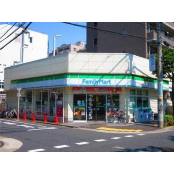 コンビニ　ファミリーマート（コンビニ）まで130m