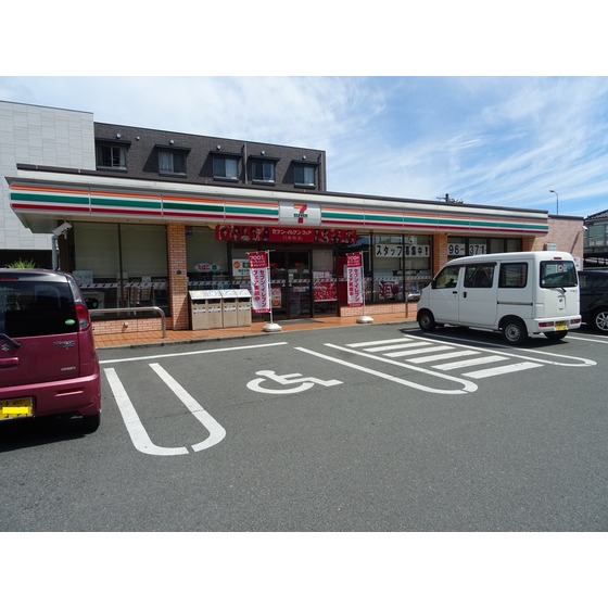 コンビニ　セブンイレブン熊本本荘５丁目店（コンビニ）まで371m
