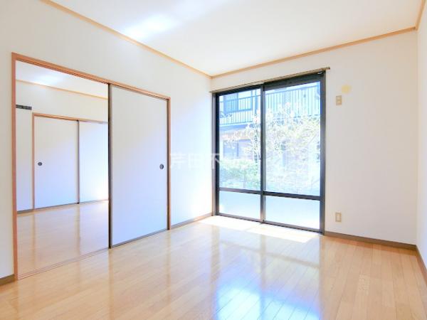居室・リビング　★南面二部屋で日当たり良好★