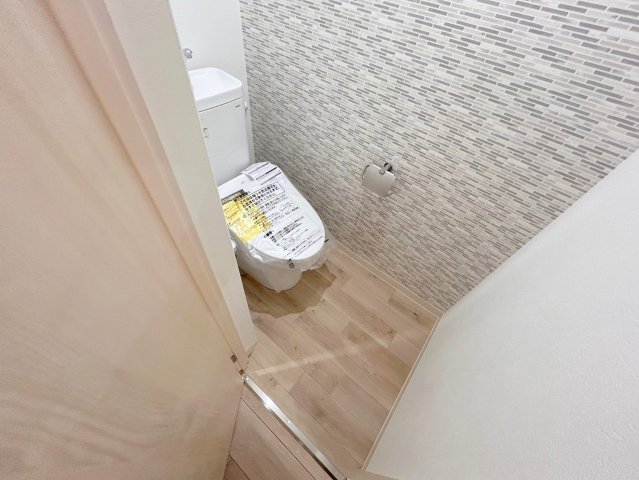 トイレ　綺麗なトイレにはウォシュレット標準装備です。