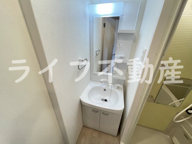 洗面設備　独立洗面台あり、毎朝おしゃれに忙しい女性の方におすすめです