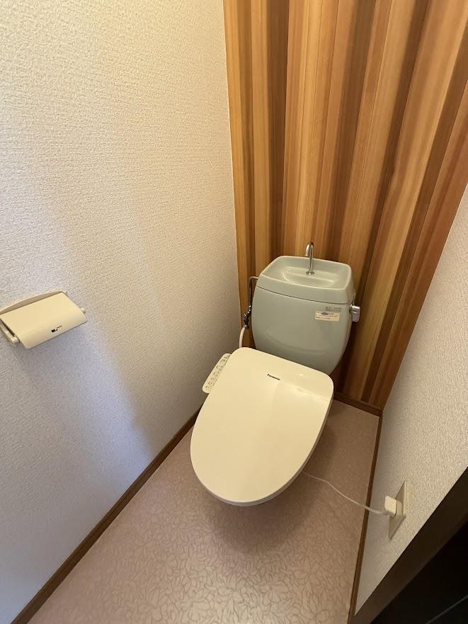 山陽電鉄本線 亀山駅 徒歩21分 2階建 築39年のトイレ写真