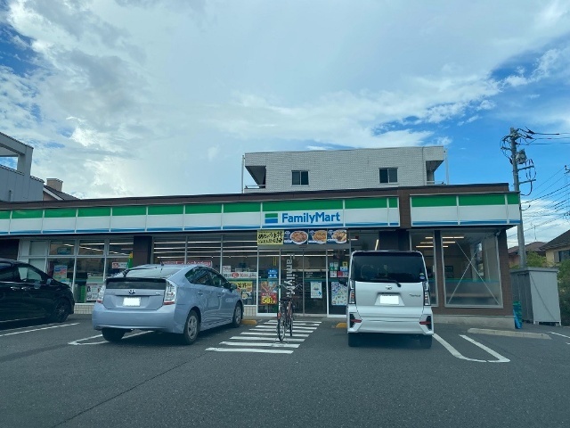 コンビニ　ファミリーマート福生志茂店（コンビニ）まで482m
