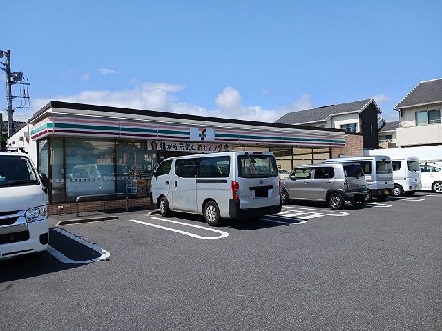 コンビニ　セブンイレブン（コンビニ）まで300m