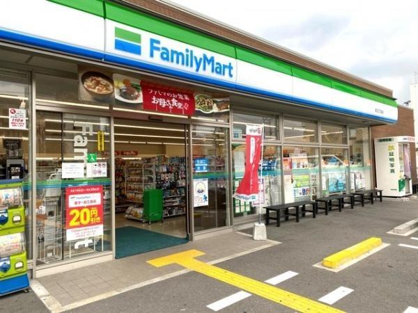コンビニ　ファミリーマート 生江三丁目店（コンビニ）まで384m