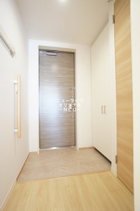 玄関　収納力の高いシューズクローゼット付きで、玄関が片付きます☆