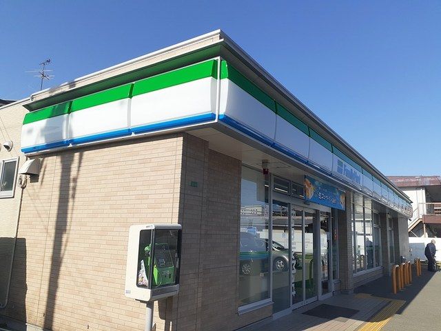 コンビニ　ファミリーマート錦町店様（コンビニ）まで93m